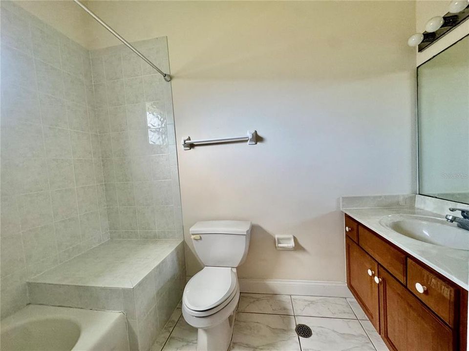 En Venta: $475,000 (3 camas, 3 baños, 2500 Pies cuadrados)