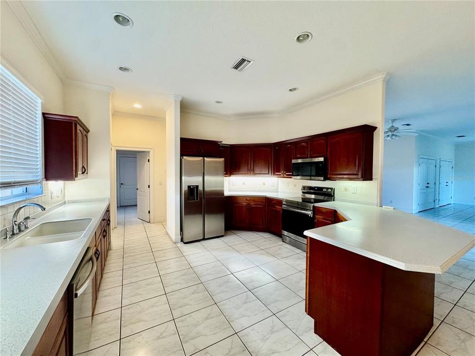 En Venta: $475,000 (3 camas, 3 baños, 2500 Pies cuadrados)