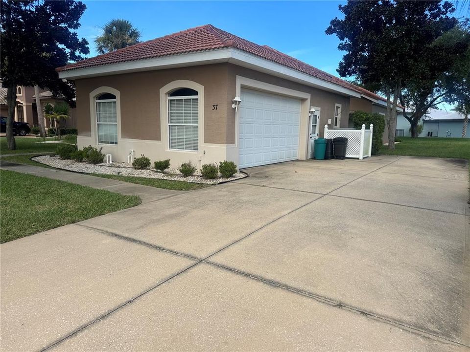 En Venta: $475,000 (3 camas, 3 baños, 2500 Pies cuadrados)