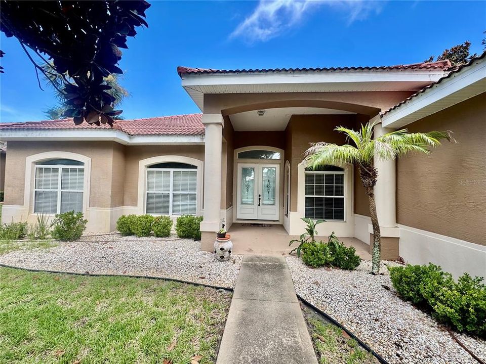 En Venta: $475,000 (3 camas, 3 baños, 2500 Pies cuadrados)