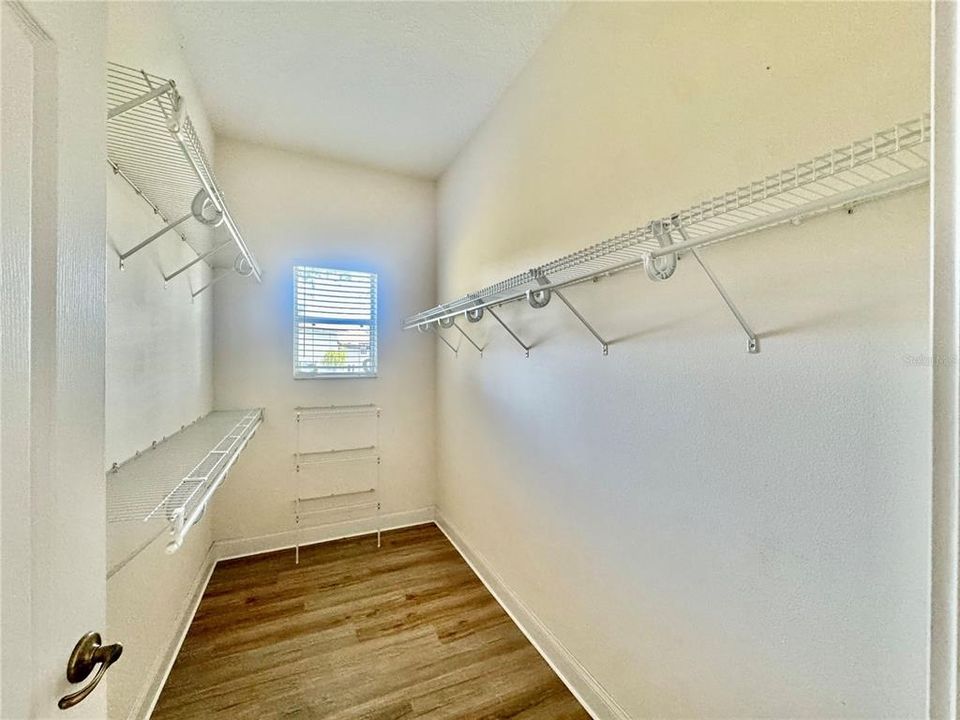 En Venta: $475,000 (3 camas, 3 baños, 2500 Pies cuadrados)