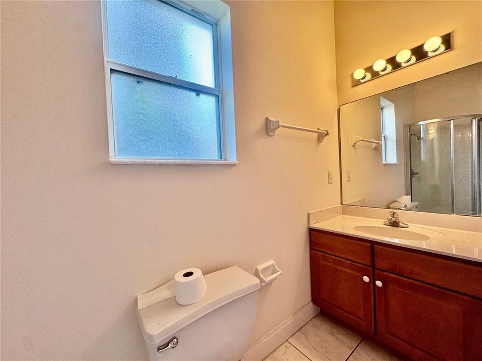 En Venta: $475,000 (3 camas, 3 baños, 2500 Pies cuadrados)
