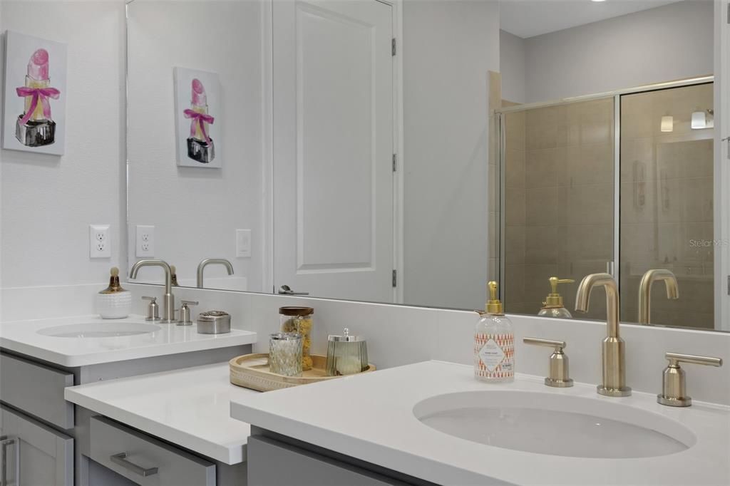 En Venta: $479,974 (2 camas, 2 baños, 1558 Pies cuadrados)