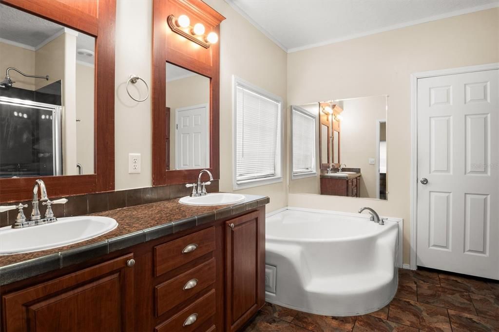 For Sale: $399,000 (3 beds, 2 baths, 2280 Square Feet)