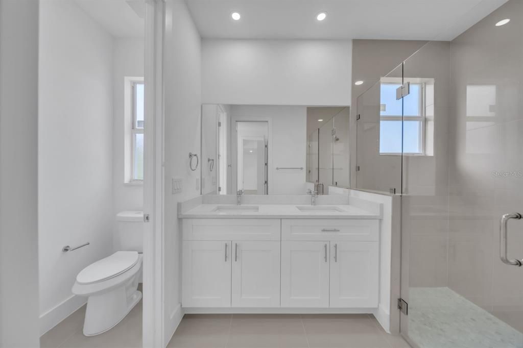 For Sale: $299,900 (3 beds, 2 baths, 1553 Square Feet)