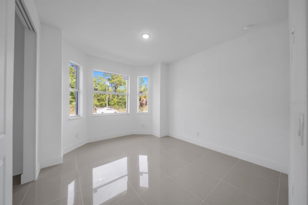 For Sale: $299,900 (3 beds, 2 baths, 1553 Square Feet)