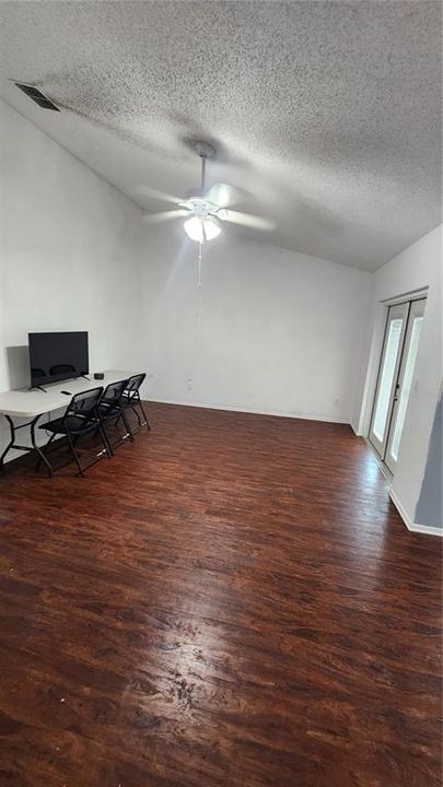 En Renta: $2,750 (3 camas, 2 baños, 1718 Pies cuadrados)