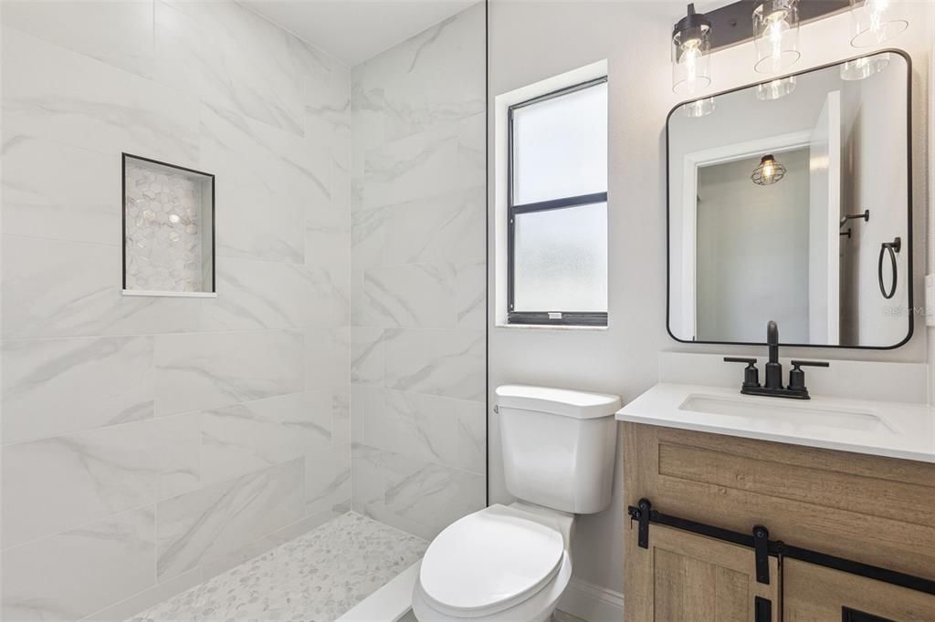En Venta: $465,900 (2 camas, 2 baños, 1037 Pies cuadrados)