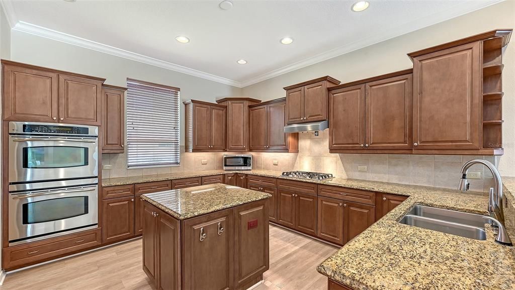 For Sale: $889,000 (3 beds, 3 baths, 3175 Square Feet)