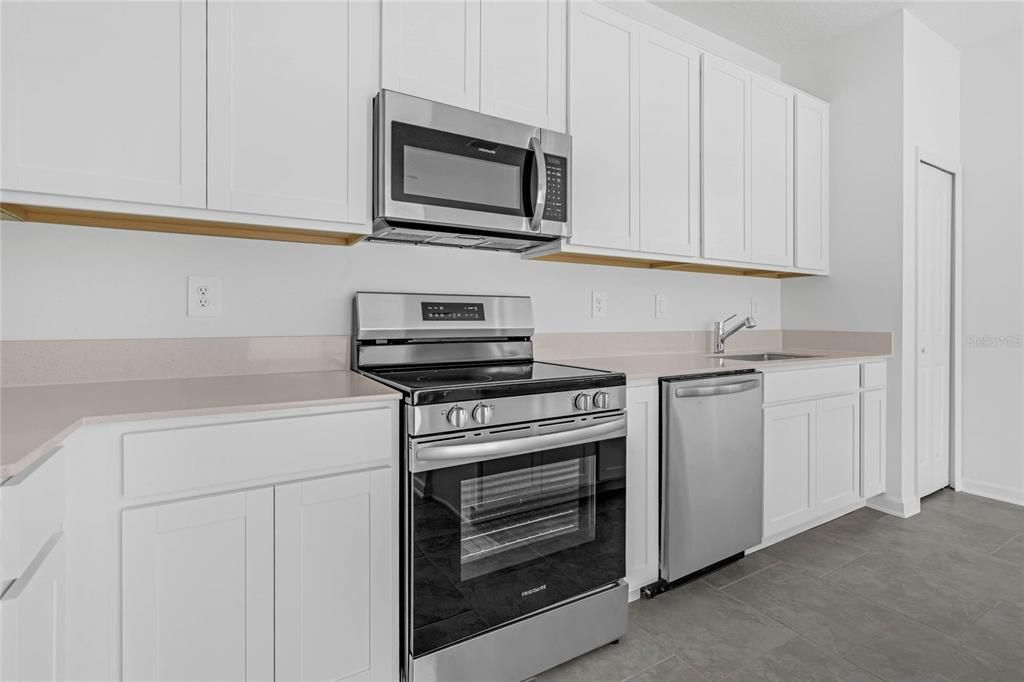 For Sale: $299,000 (3 beds, 2 baths, 1700 Square Feet)
