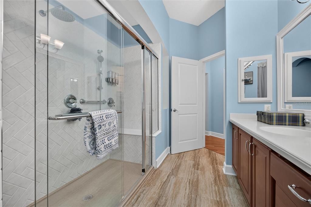 For Sale: $550,000 (3 beds, 2 baths, 2136 Square Feet)