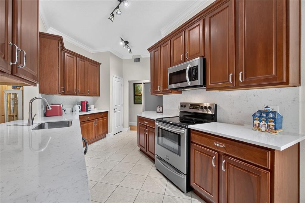 For Sale: $550,000 (3 beds, 2 baths, 2136 Square Feet)