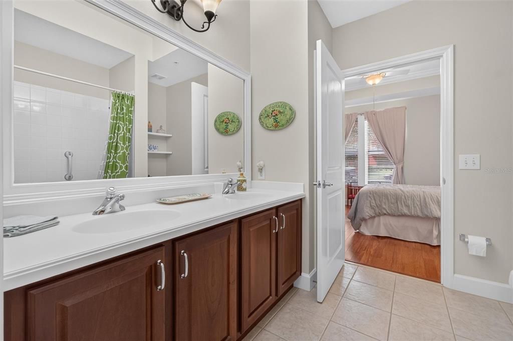 For Sale: $550,000 (3 beds, 2 baths, 2136 Square Feet)