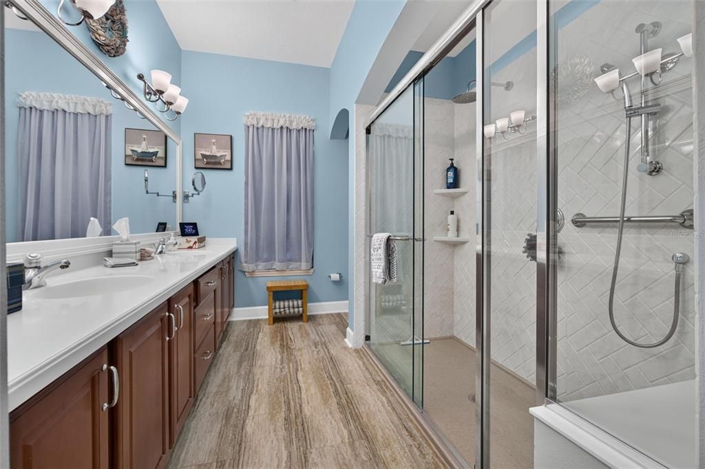 For Sale: $550,000 (3 beds, 2 baths, 2136 Square Feet)