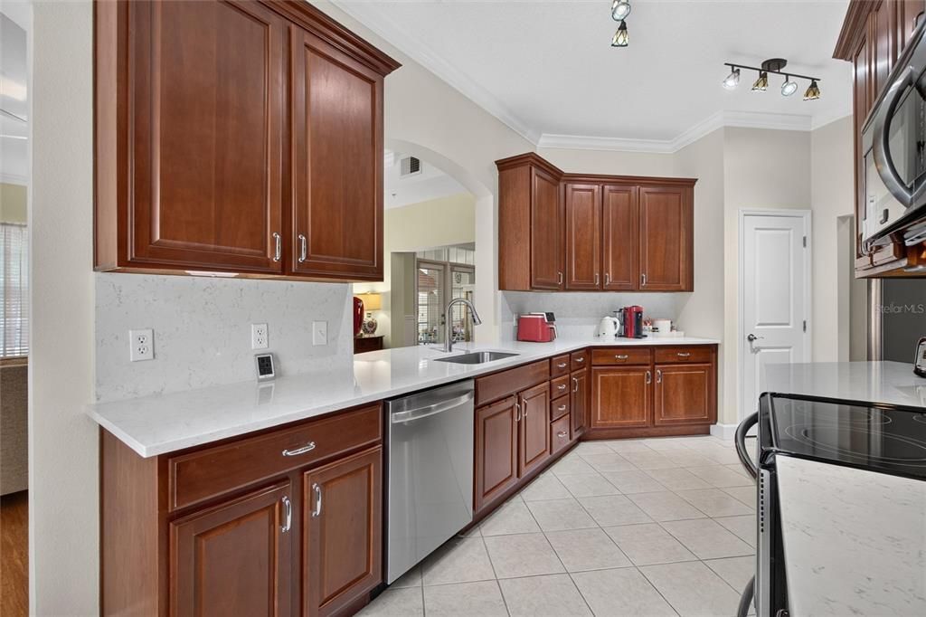 For Sale: $550,000 (3 beds, 2 baths, 2136 Square Feet)