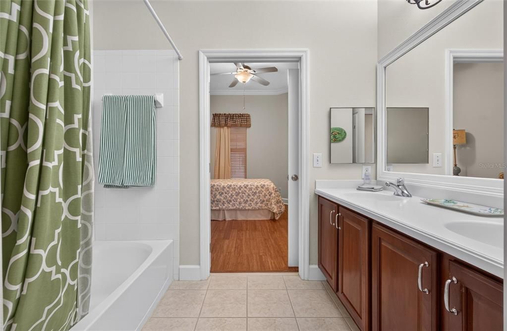 For Sale: $550,000 (3 beds, 2 baths, 2136 Square Feet)