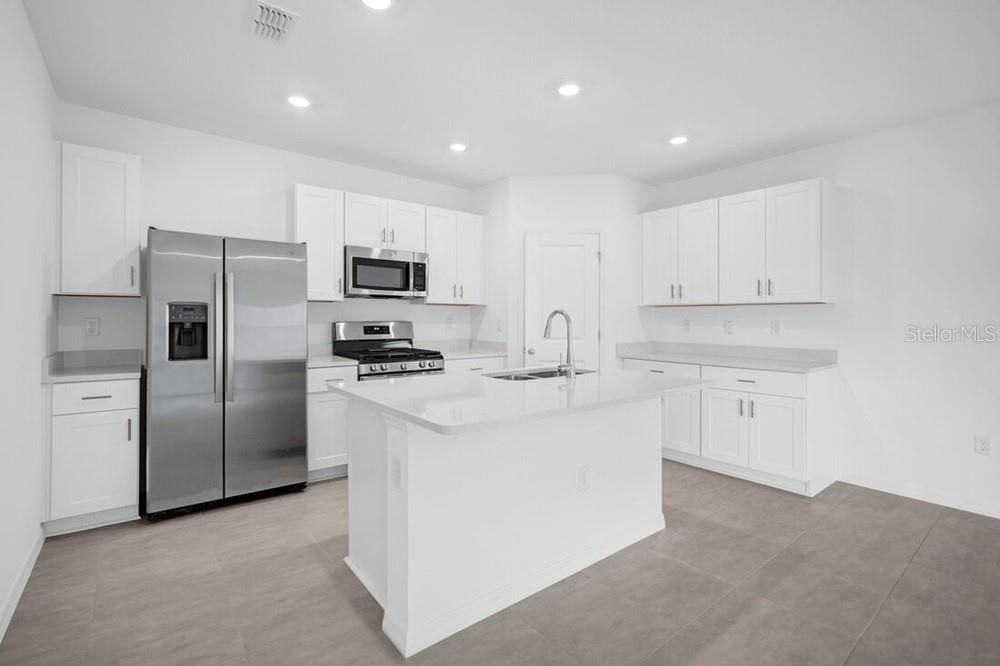 For Sale: $385,594 (5 beds, 3 baths, 2516 Square Feet)