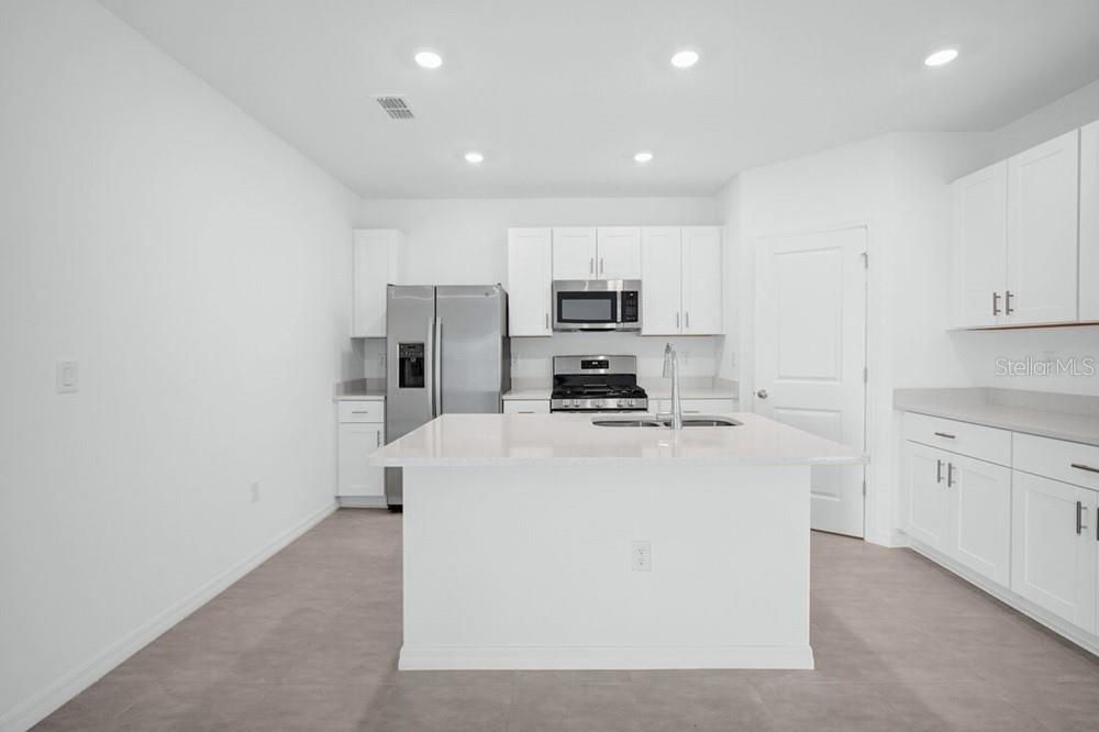 For Sale: $385,594 (5 beds, 3 baths, 2516 Square Feet)
