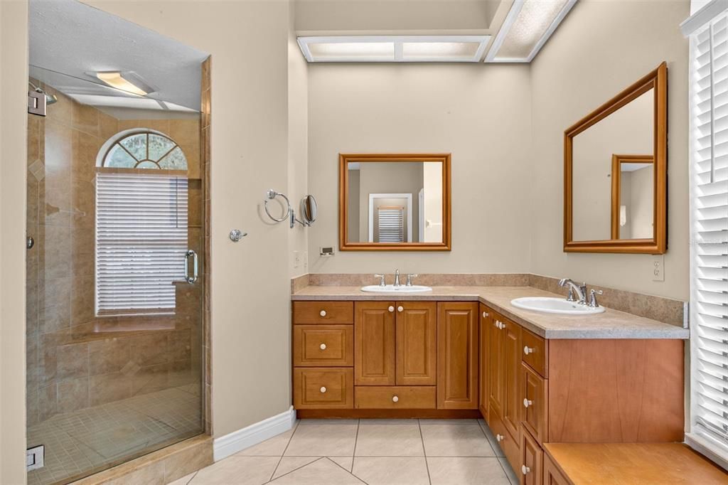 En Venta: $735,000 (5 camas, 4 baños, 3460 Pies cuadrados)