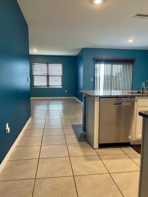 En Venta: $330,000 (4 camas, 2 baños, 1851 Pies cuadrados)