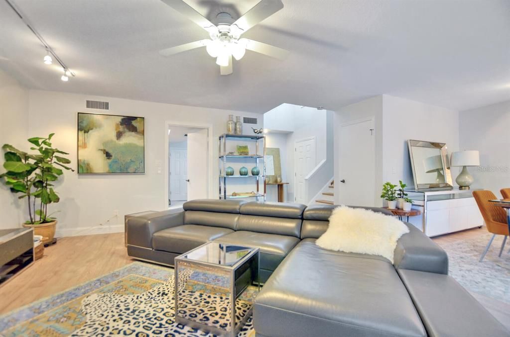 For Rent: $3,550 (3 beds, 2 baths, 1833 Square Feet)