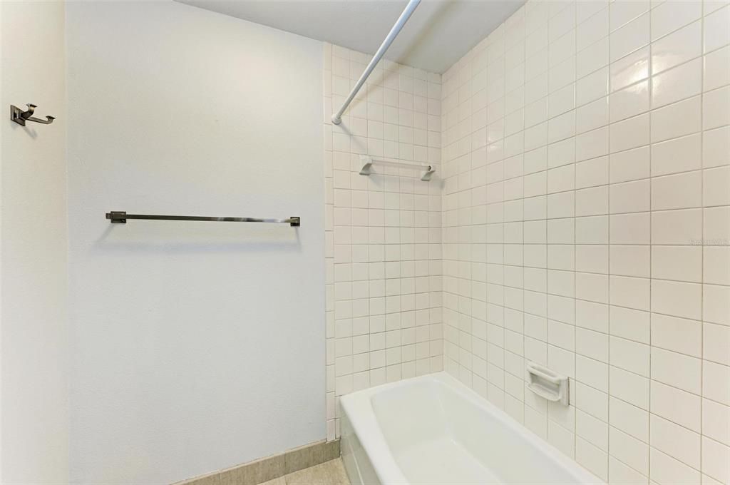 For Rent: $3,550 (3 beds, 2 baths, 1833 Square Feet)