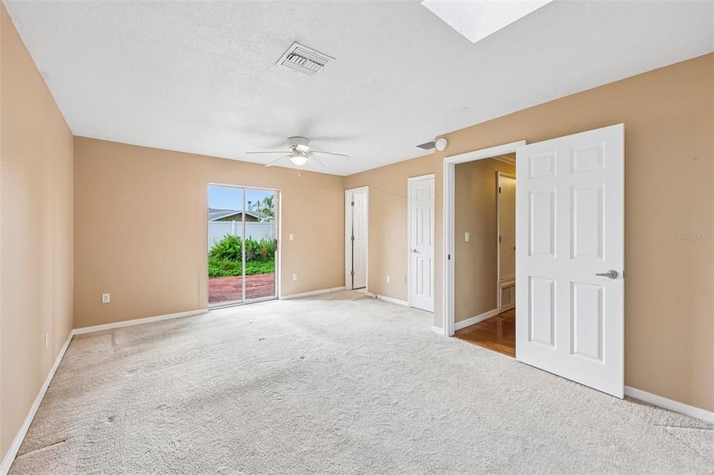 For Sale: $325,000 (3 beds, 1 baths, 1157 Square Feet)