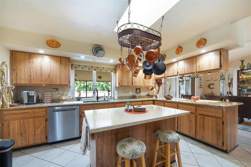 En Venta: $399,900 (4 camas, 3 baños, 1900 Pies cuadrados)