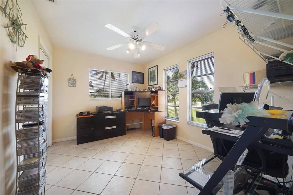 En Venta: $399,900 (4 camas, 3 baños, 1900 Pies cuadrados)