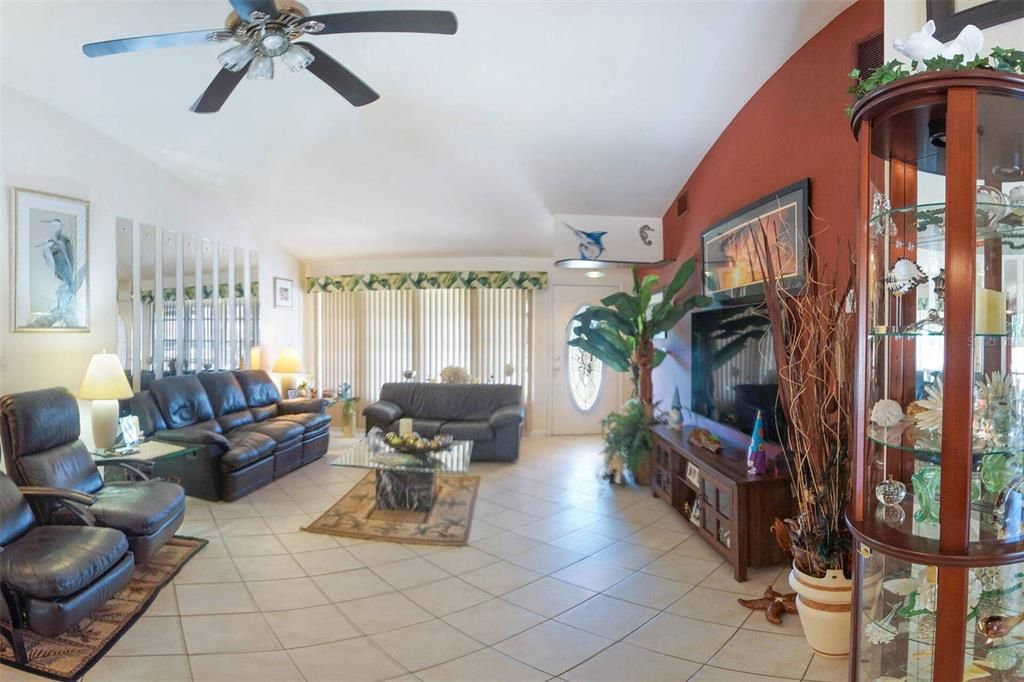 En Venta: $399,900 (4 camas, 3 baños, 1900 Pies cuadrados)