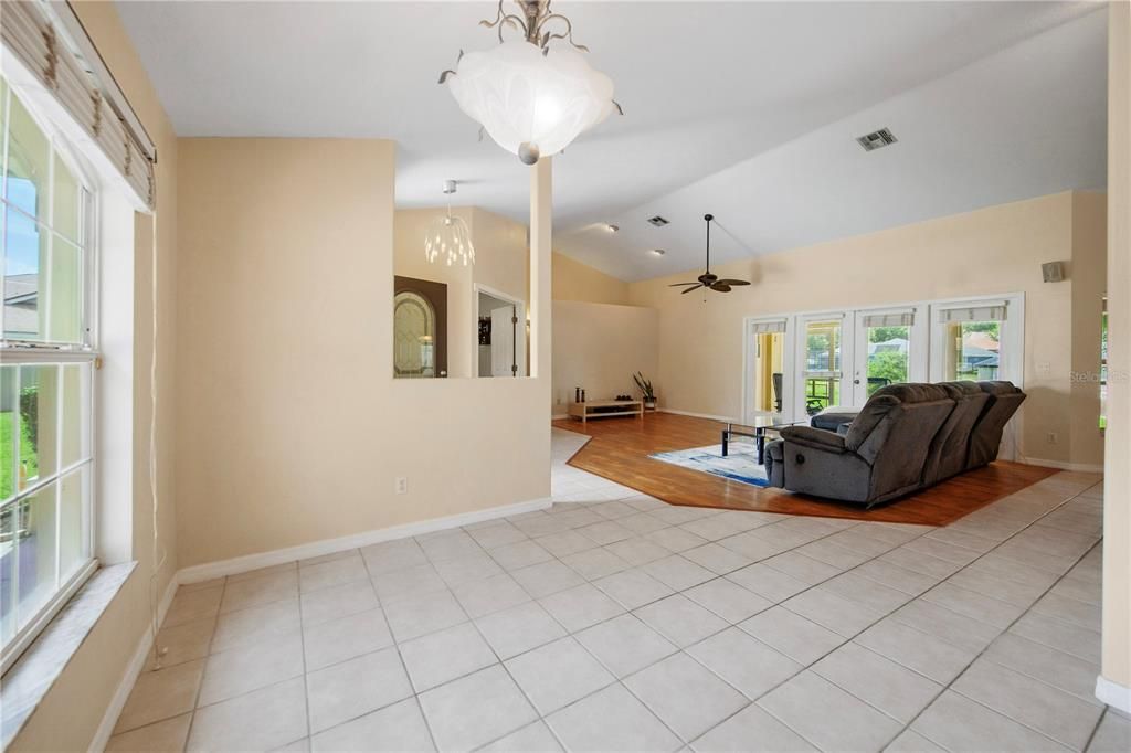 En Venta: $499,900 (3 camas, 2 baños, 2200 Pies cuadrados)