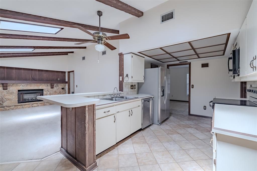 В аренду: $2,600 (4 спален, 3 ванн, 2402 Квадратных фут)