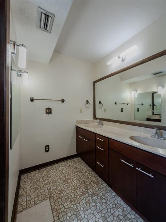 В аренду: $2,600 (4 спален, 3 ванн, 2402 Квадратных фут)