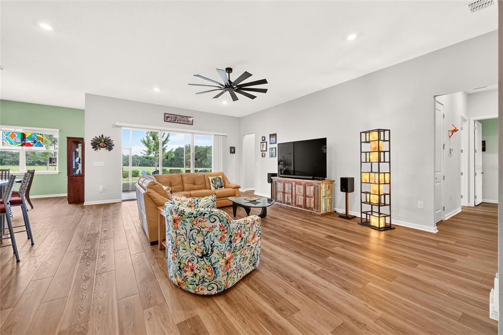 En Venta: $639,000 (3 camas, 3 baños, 2514 Pies cuadrados)