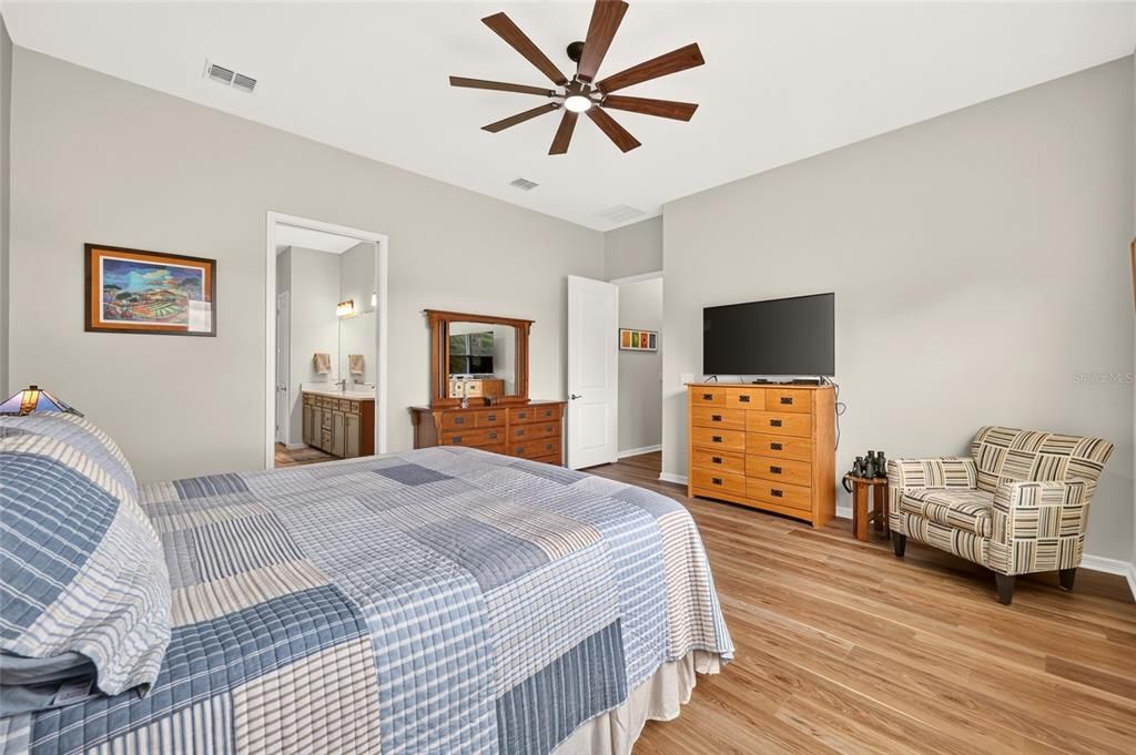 En Venta: $639,000 (3 camas, 3 baños, 2514 Pies cuadrados)