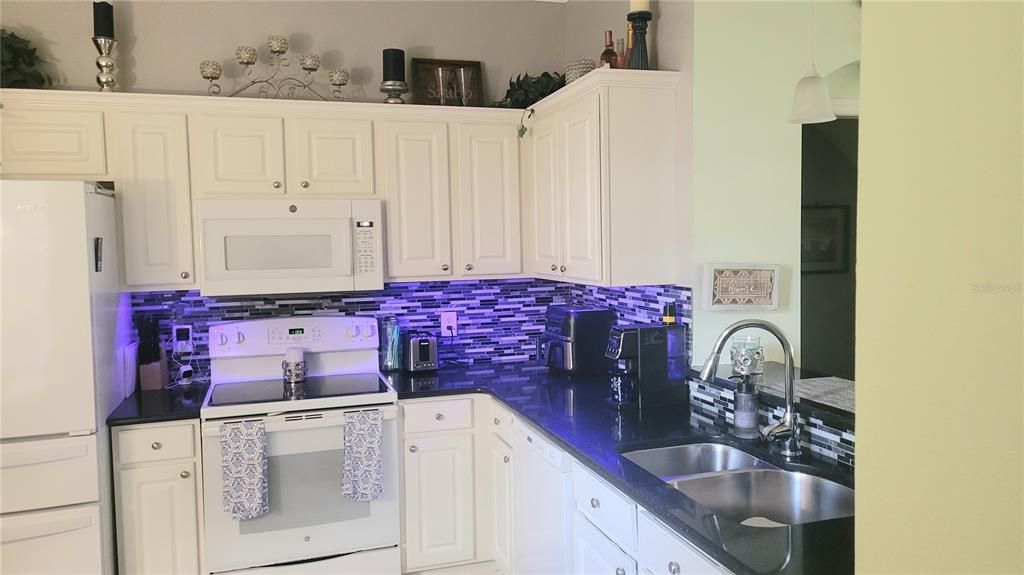 En Venta: $325,000 (2 camas, 2 baños, 1269 Pies cuadrados)