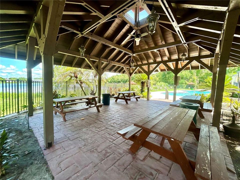 For Sale: $103,000 (1 beds, 1 baths, 552 Square Feet)
