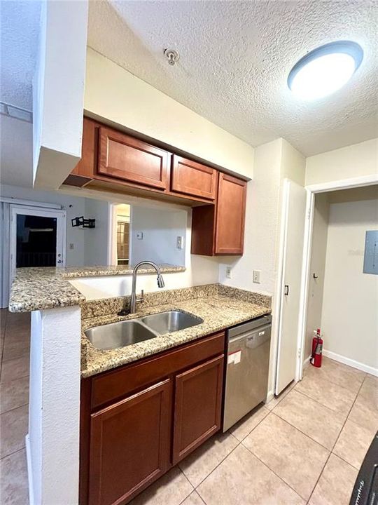 For Sale: $103,000 (1 beds, 1 baths, 552 Square Feet)