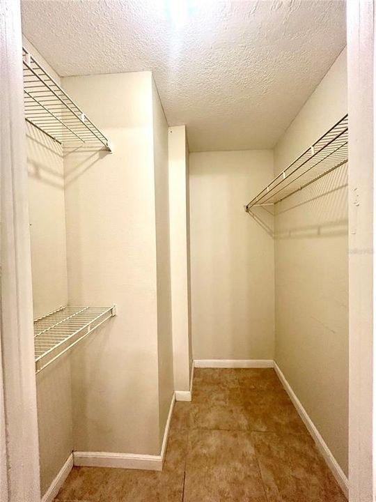 For Sale: $103,000 (1 beds, 1 baths, 552 Square Feet)