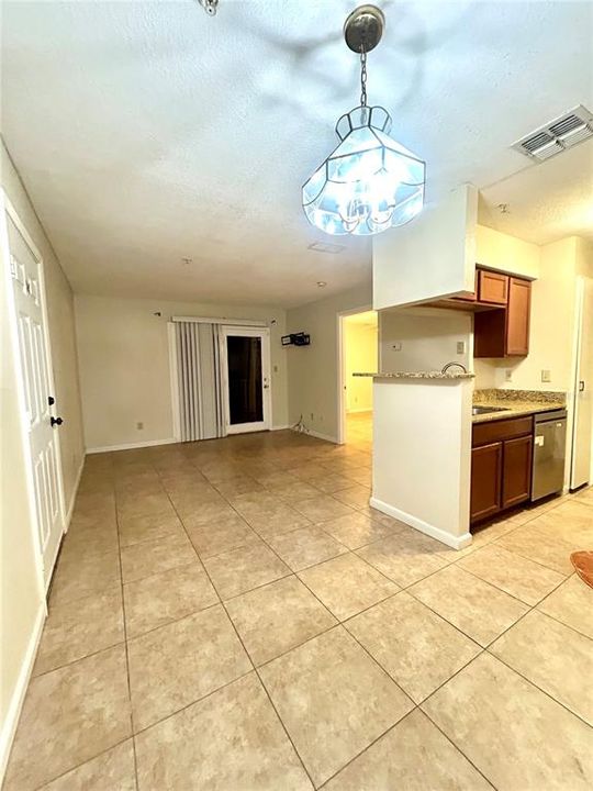For Sale: $103,000 (1 beds, 1 baths, 552 Square Feet)