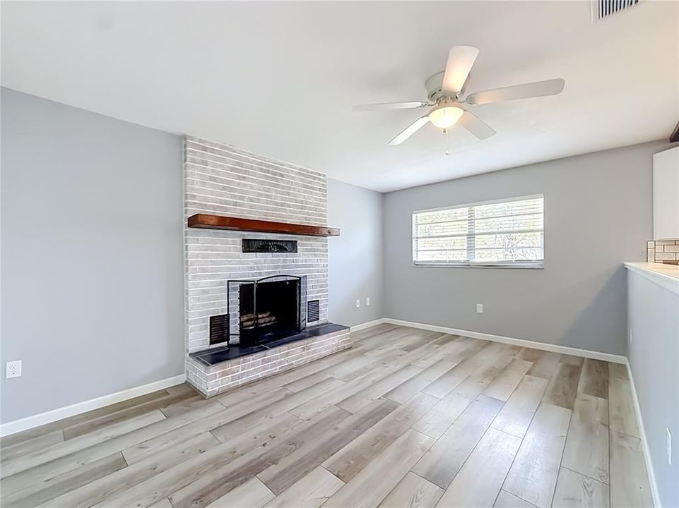 For Sale: $239,000 (2 beds, 2 baths, 1130 Square Feet)