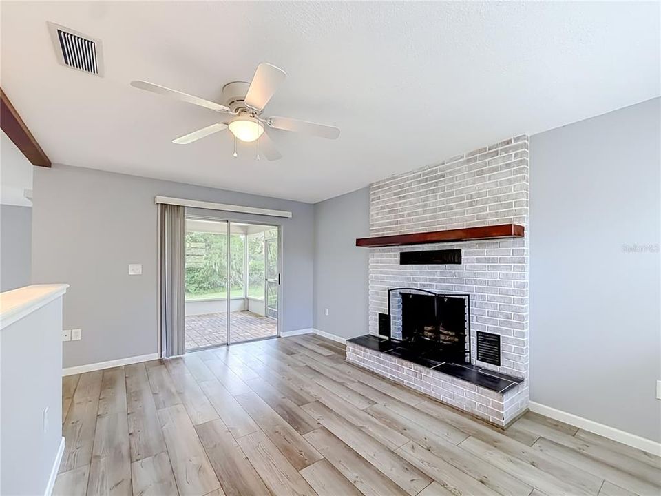 For Sale: $239,000 (2 beds, 2 baths, 1130 Square Feet)