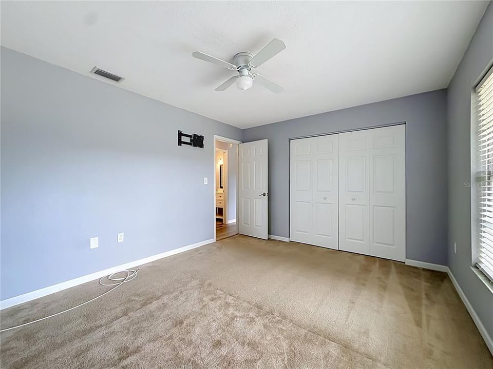 For Sale: $239,000 (2 beds, 2 baths, 1130 Square Feet)