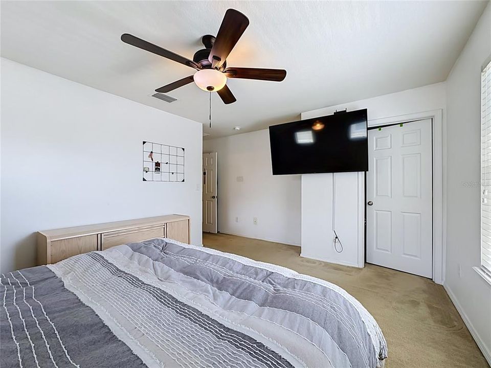 For Sale: $209,900 (2 beds, 2 baths, 1280 Square Feet)