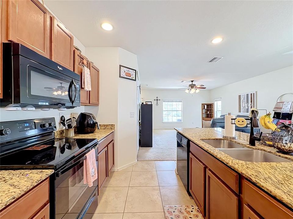 For Sale: $209,900 (2 beds, 2 baths, 1280 Square Feet)