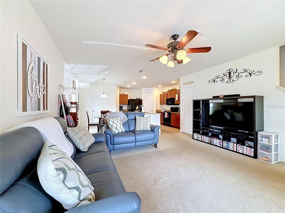 For Sale: $209,900 (2 beds, 2 baths, 1280 Square Feet)