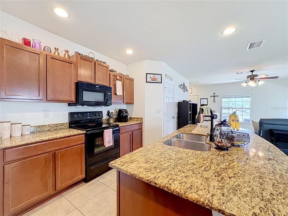 For Sale: $209,900 (2 beds, 2 baths, 1280 Square Feet)