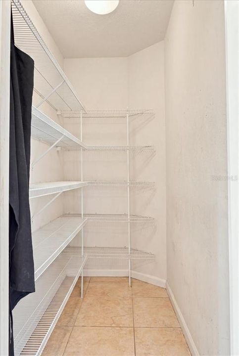 En Venta: $329,900 (4 camas, 2 baños, 2870 Pies cuadrados)