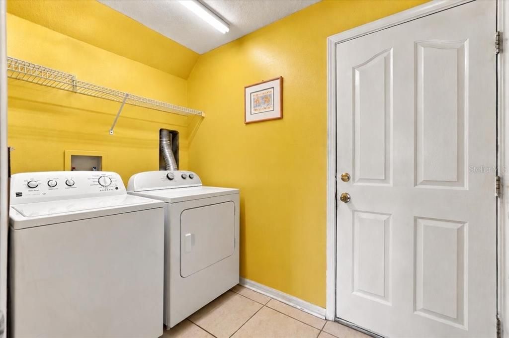 En Venta: $329,900 (4 camas, 2 baños, 2870 Pies cuadrados)