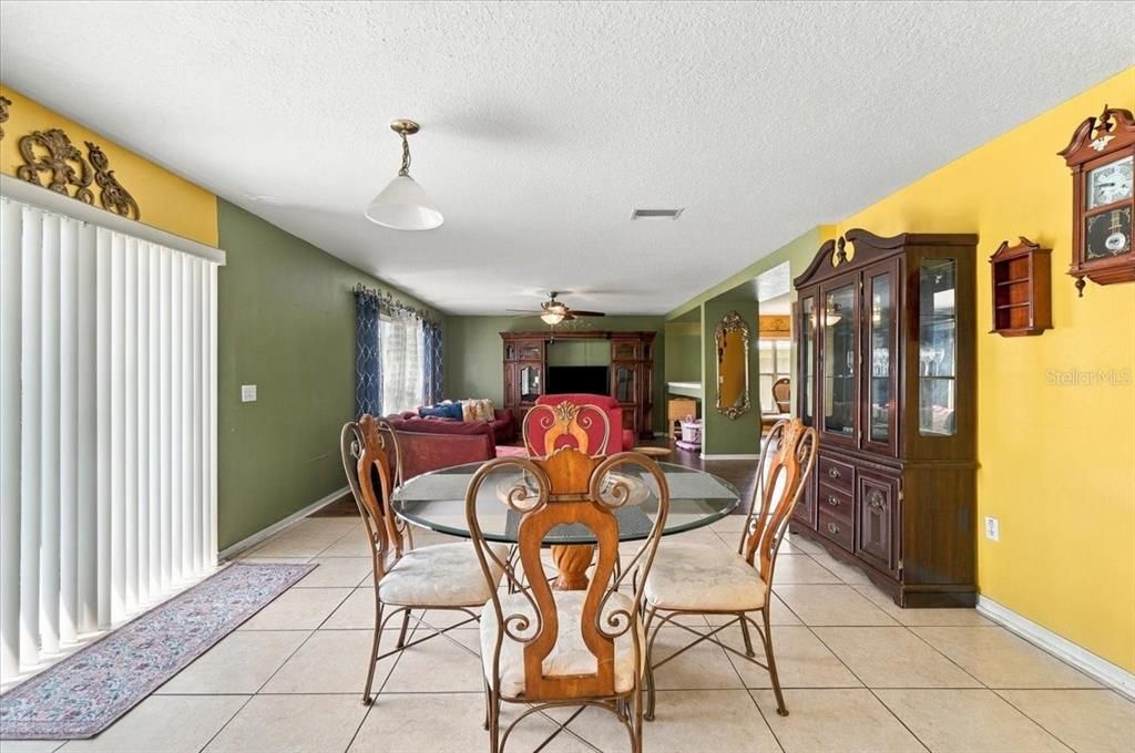 En Venta: $329,900 (4 camas, 2 baños, 2870 Pies cuadrados)